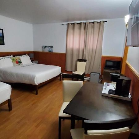 Saint-Alexandre-de-Kamouraska Hotel Fleurs Karaibes מראה חיצוני תמונה