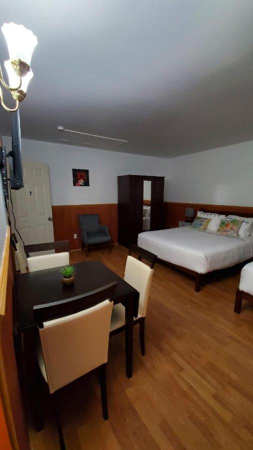 Saint-Alexandre-de-Kamouraska Hotel Fleurs Karaibes מראה חיצוני תמונה