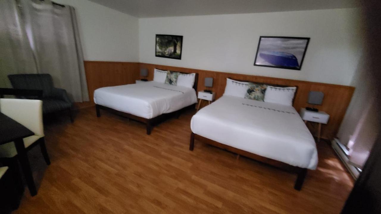 Saint-Alexandre-de-Kamouraska Hotel Fleurs Karaibes מראה חיצוני תמונה