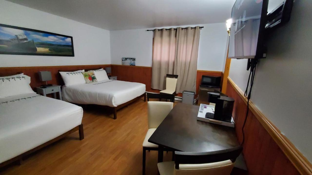 Saint-Alexandre-de-Kamouraska Hotel Fleurs Karaibes מראה חיצוני תמונה